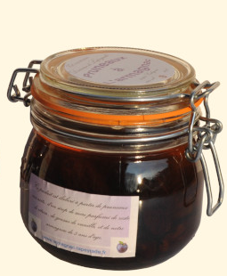 Bocal de pruneaux  l'Armagnac.